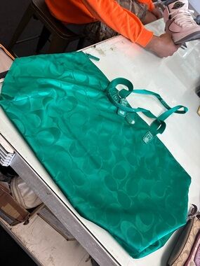 Coach XL Weekender Dufflebag Aqua/Seafoam Green Rare Pre Owned Used Rare